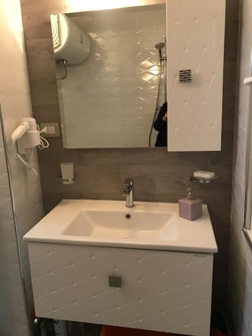 Warm Apartment In The Center Of Tirana City Kültér fotó