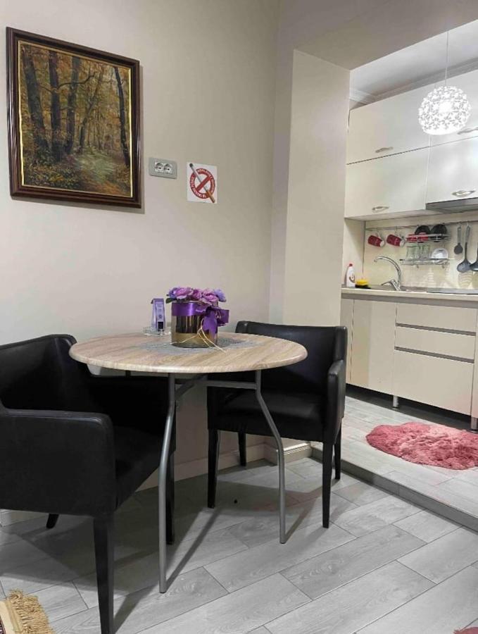 Warm Apartment In The Center Of Tirana City Kültér fotó