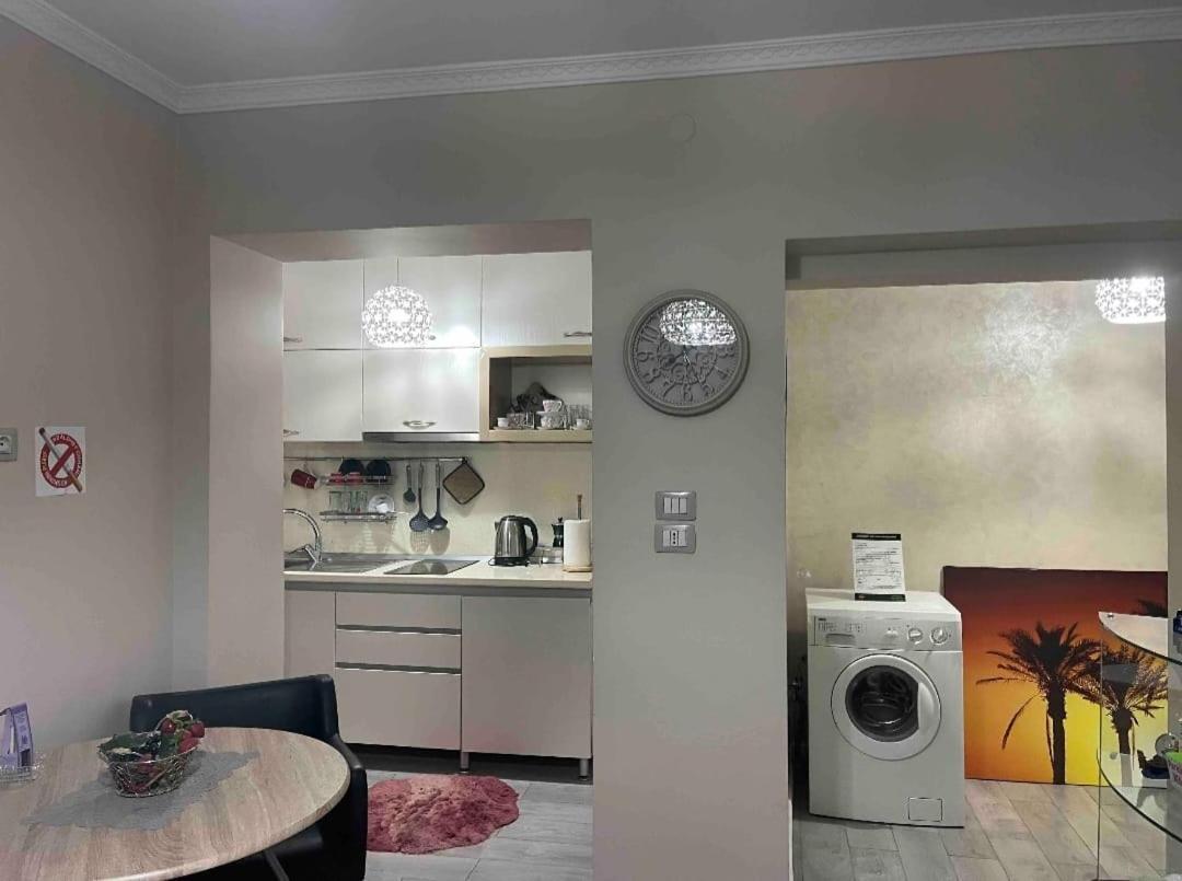 Warm Apartment In The Center Of Tirana City Kültér fotó